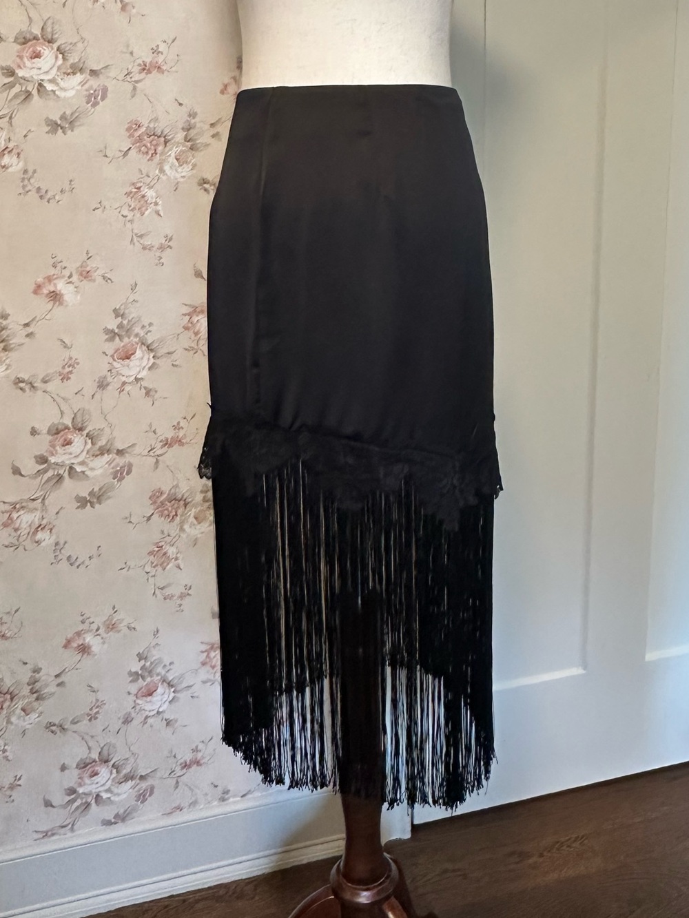 Nasty Gal Black Satin Fringe Hem Midi Skirt – Size US 4 / UK 8 Boho Festival - Picture 4 of 11